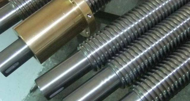 車床自動走刀用光桿還是絲桿